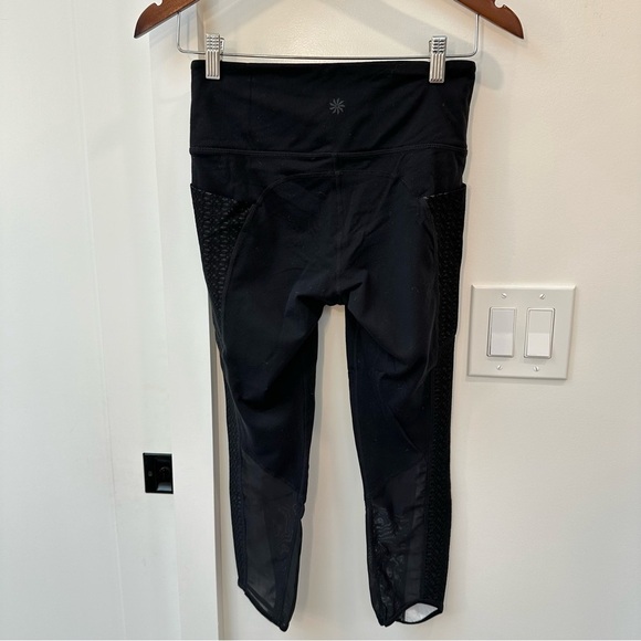 Athleta cropped black leggings w pocket & textured pattern side panel - size S - Picture 6 of 9